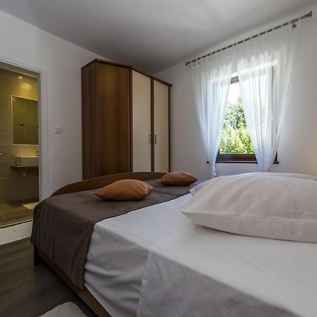 Spacious Three-Bedroom Villa Balun With Pool Пореч Екстериор снимка