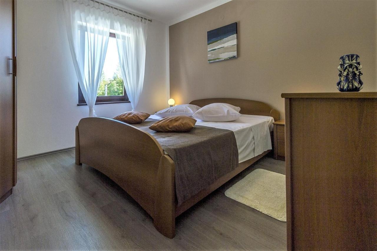 Spacious Three-Bedroom Villa Balun With Pool Пореч Екстериор снимка