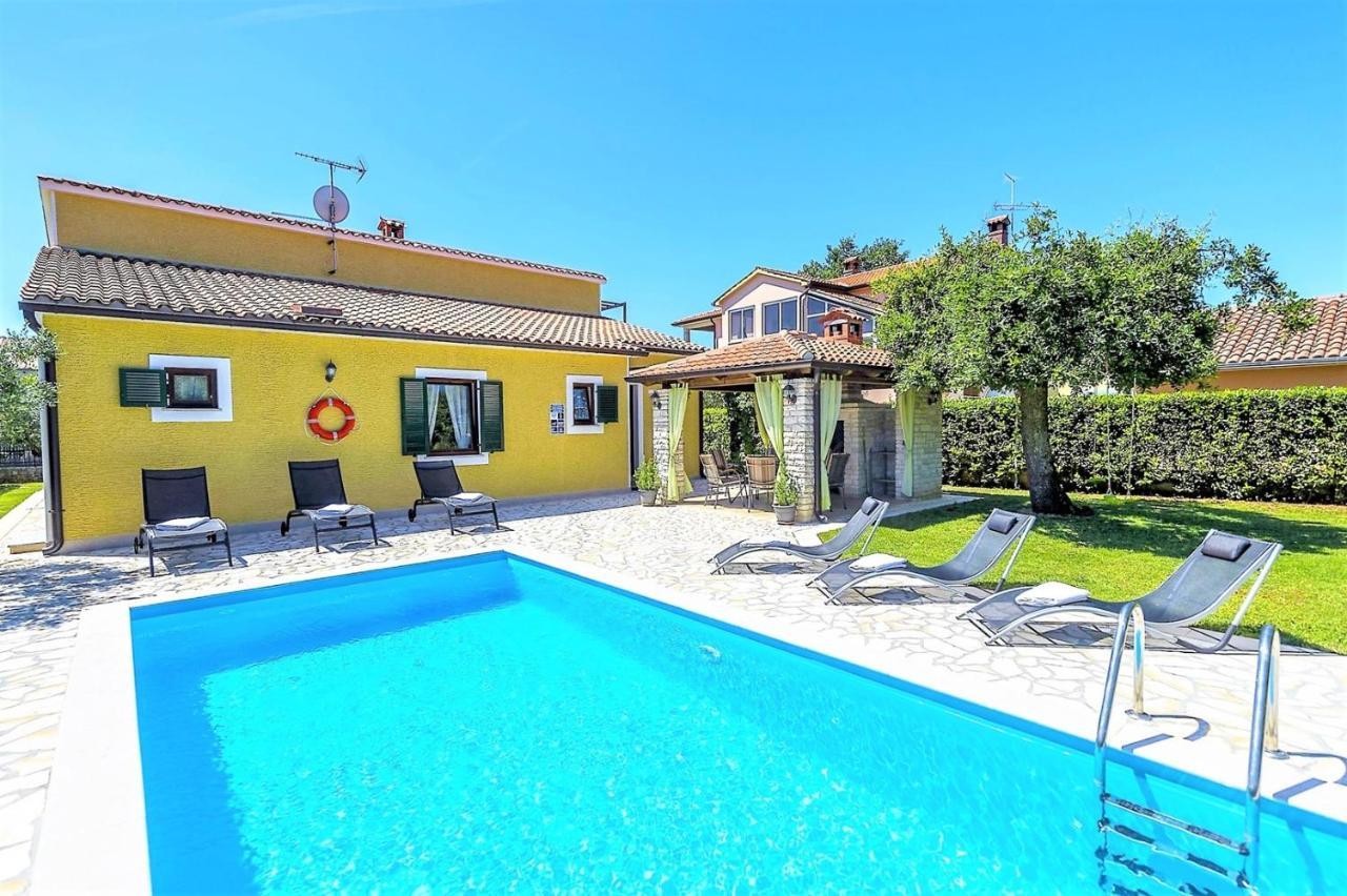 Spacious Three-Bedroom Villa Balun With Pool Пореч Екстериор снимка