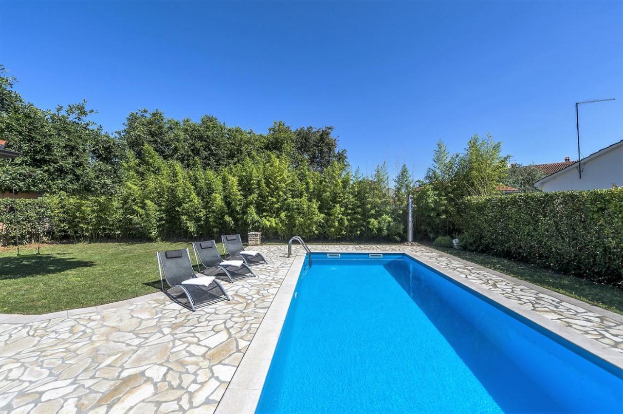 Spacious Three-Bedroom Villa Balun With Pool Пореч Екстериор снимка
