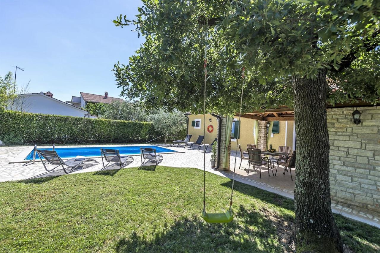 Spacious Three-Bedroom Villa Balun With Pool Пореч Екстериор снимка